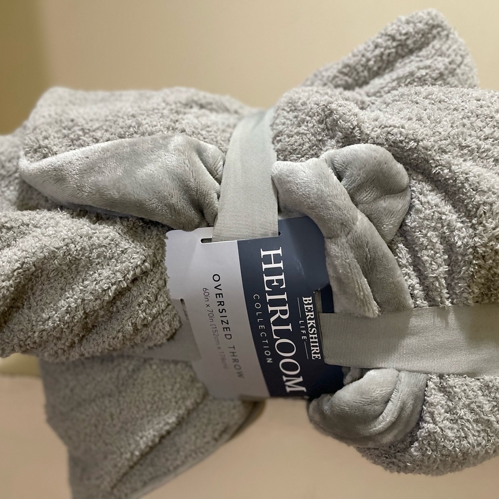 Berkshire Life Heirloom Collection Oversized Throw - Gray - Picture 4 of 6